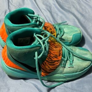 Kids Nike Kyrie size 6.5y Shoes Sneakers Leopard Orange
